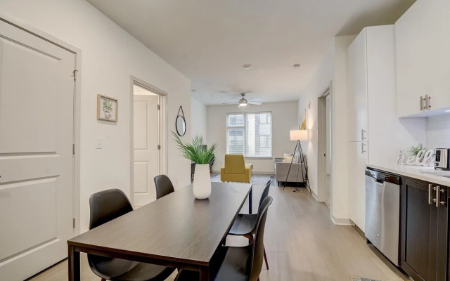 FRONTDESK Main & Clay Apts Butcḣertown Louisville