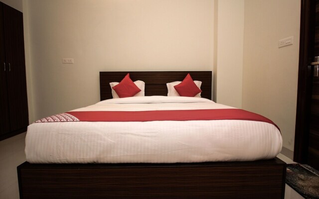 Capital O 17241 Hotel Mayra