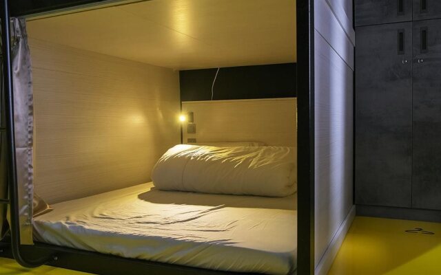 Youth Hostel Zhanqian here and there