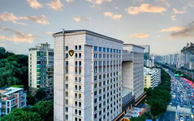 Guangzhou East Railway Station – Outside – Guangzhou