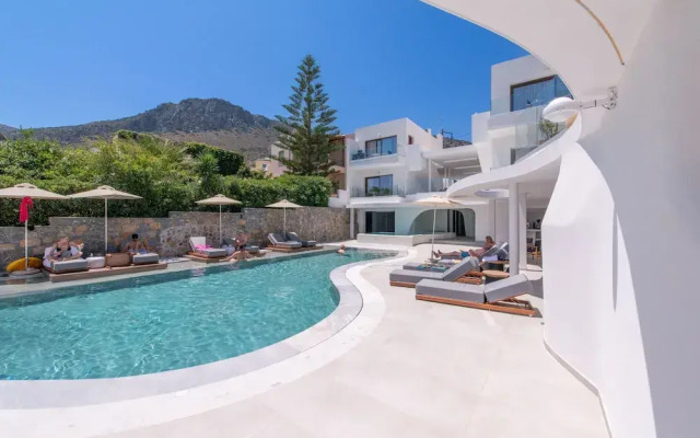 Mika Villas & Suites
