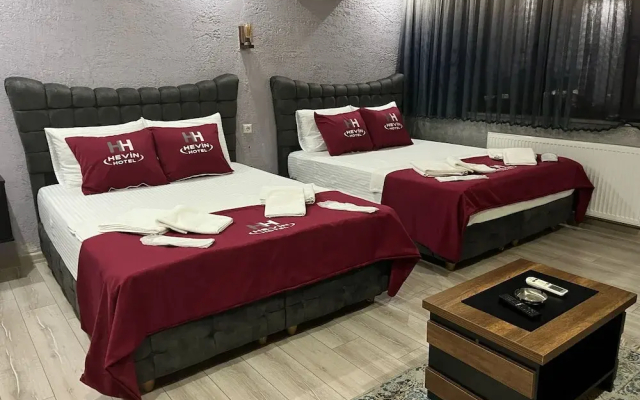 Hevi̇n Hotel