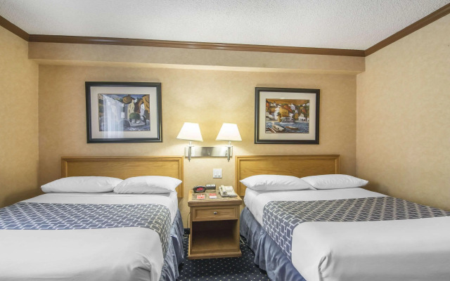 Econo Lodge Motel Village