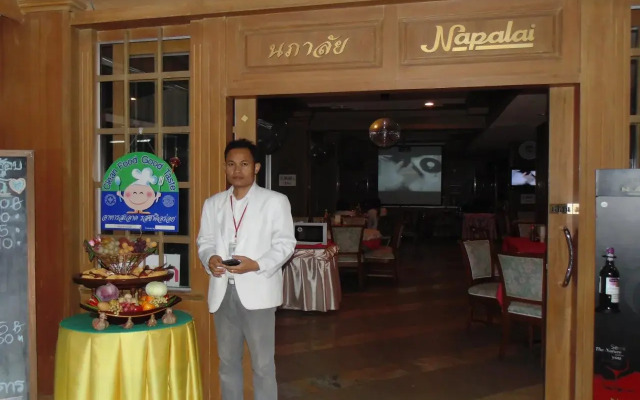 Chom Surang Hotel