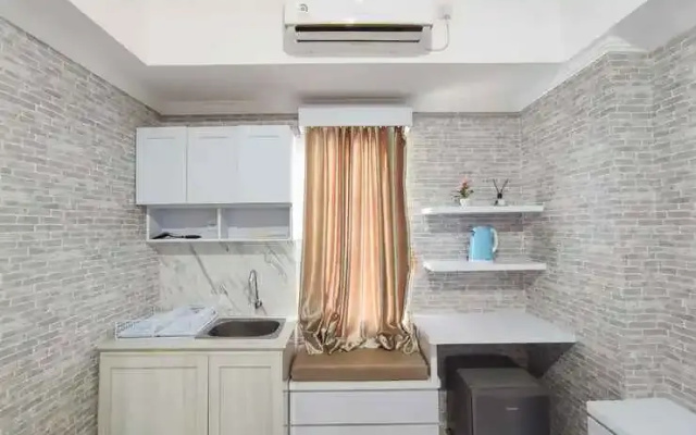 Cozy and Warm Studio at Paltrow City Apartment By Travelio