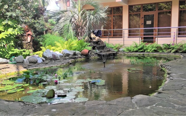 Gold NiVa Guest House