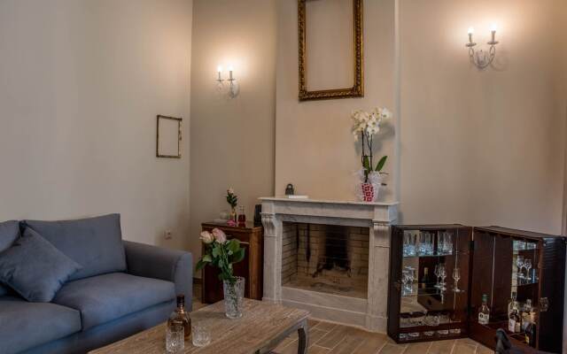 Kyria Boutique House