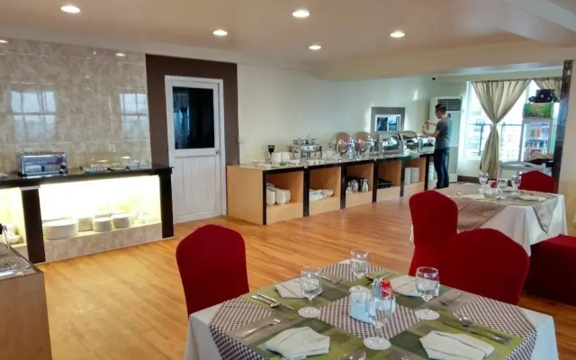 Silver Green Hotel