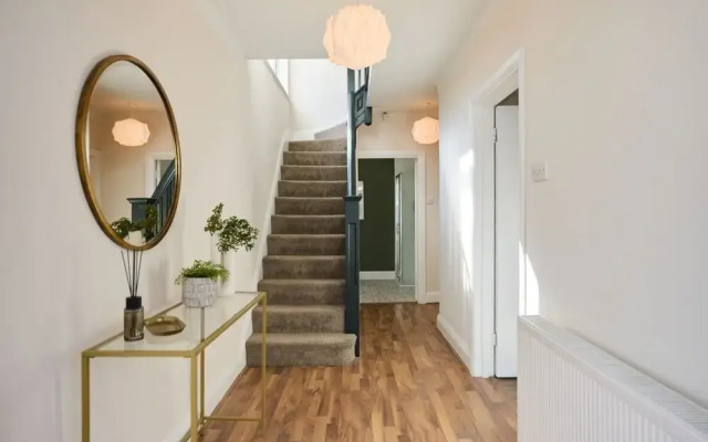 The Randall Retreat Spacious 4bdr Home With Garden