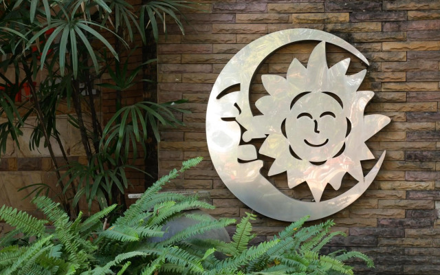 Moon and Sun Hotel