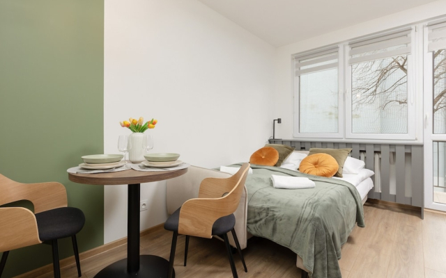 Kolorowa Studio Apartment by Renters