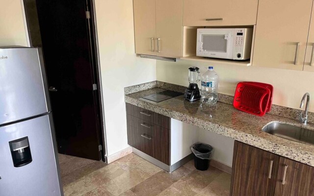 Luxurious Condo Studio 5 Minutes Beach