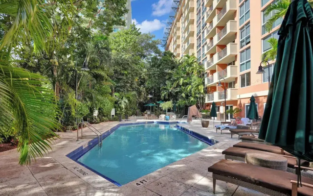 Relaxing Condo with Free Parking