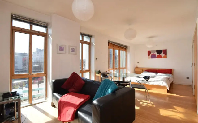 Spacious Studio Apartment in the Heart of the City