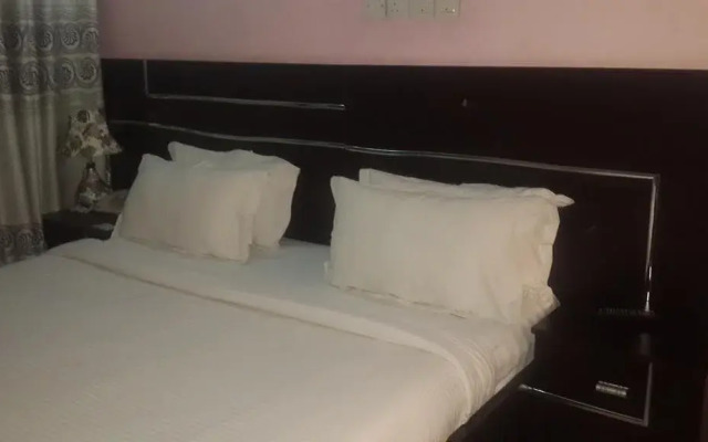 Pine Crest Exclusive Hotel & suite