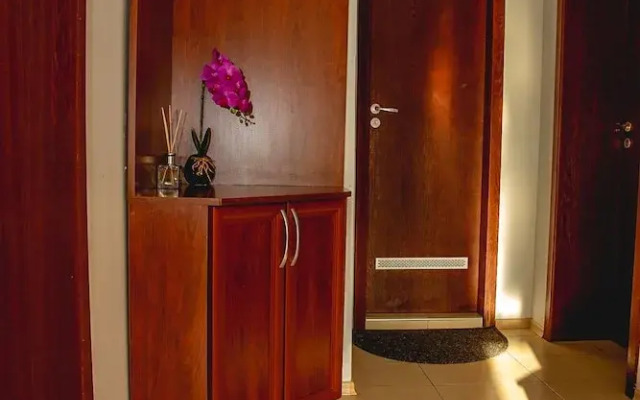 FM Premium 2-BDR Apartment - Top Centre