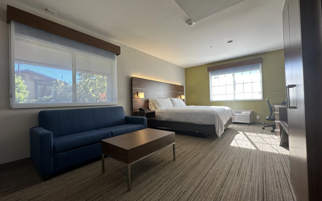 Holiday Inn Express & Suites Mountain View Silicon Valley by IHG