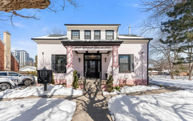 Private Studio Apartment in Burlington - U5