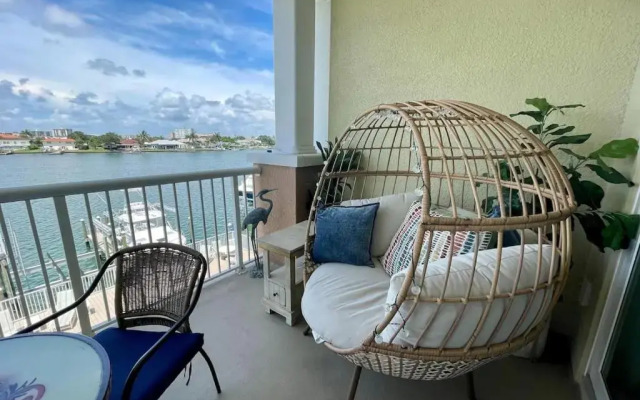 Waterfront -3BR - 2Kings -Pool Balcony - Beach