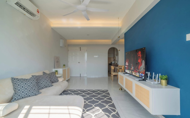 Stylish 3BR Stay Near Gurney Drive, Free Parking