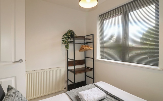 12 Gorse Lane