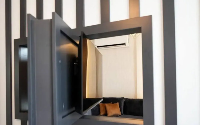 Lovely 1+1 Apartment w/Terrace near MaIl of IST