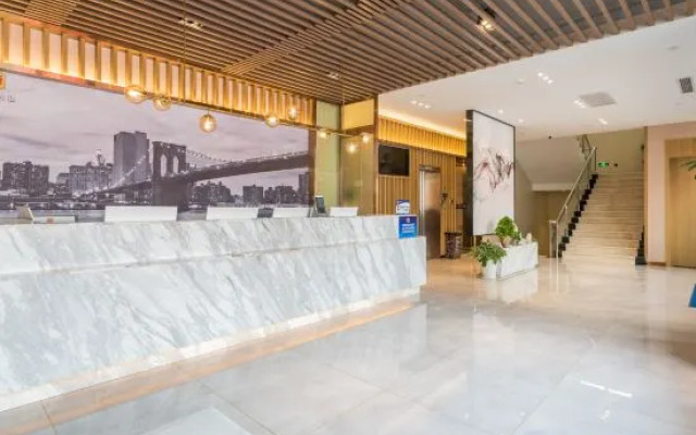 Super 8 Plus Hotel (Beijing Tiananmen Square Qianmen Pedestrian Street)