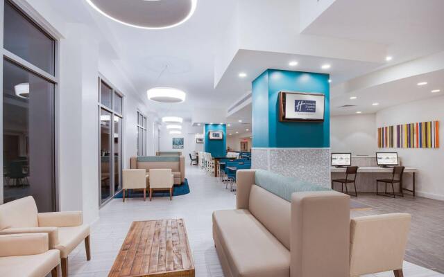 Holiday Inn Express & Suites Panama City Beach - Beachfront by IHG