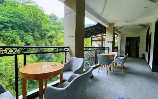 Qingcheng Mountain Wild Resort