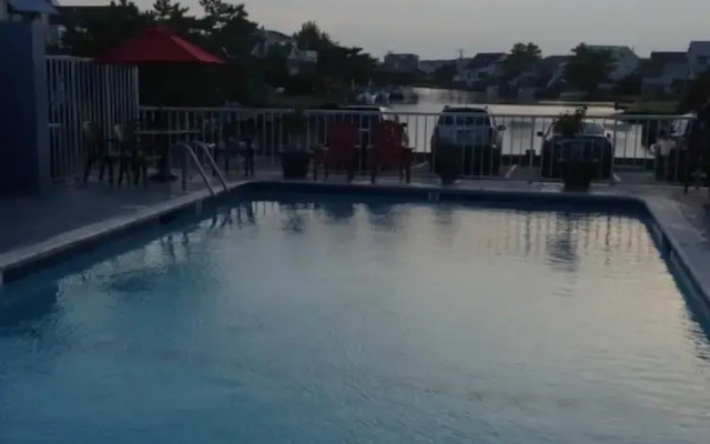 Fenwick Islander Motel
