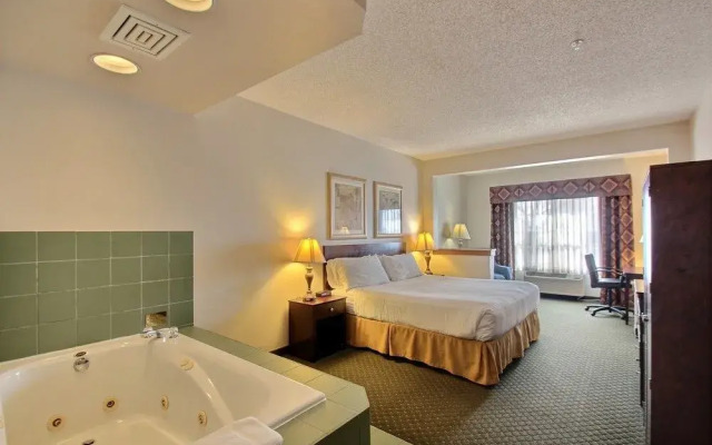 Holiday Inn Express Hotel & Suites Oshkosh Stateroute 41