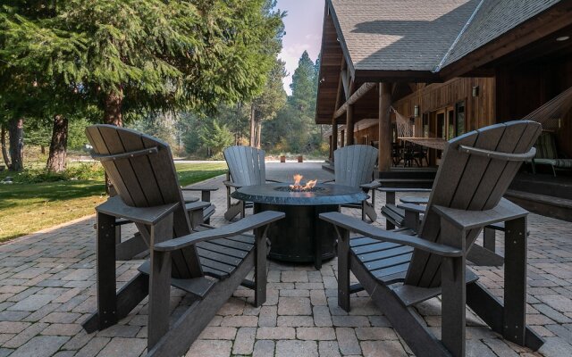 Serenity Pines Lodge in Shugart Flats