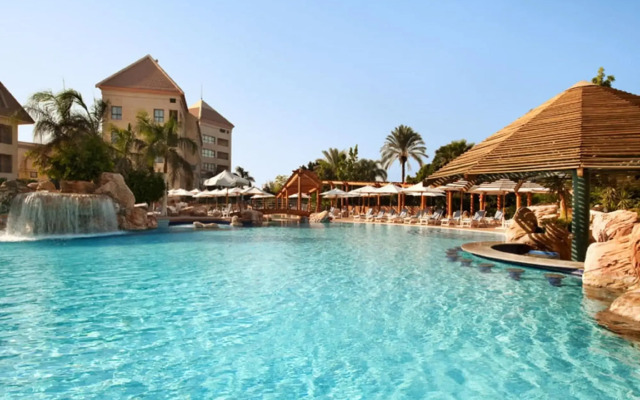 Hilton Pyramids Golf