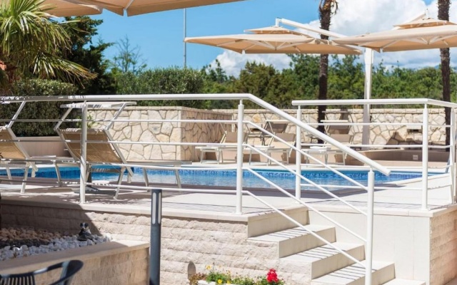 Sargas Suite 5 With Pool View