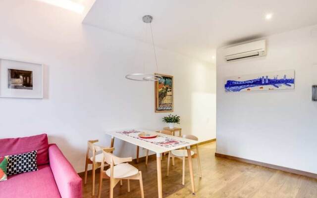 Designer 1 Bed Apartment near Plaza España