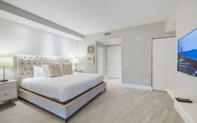 Oceanfront Luxury Hyde Beach Condo