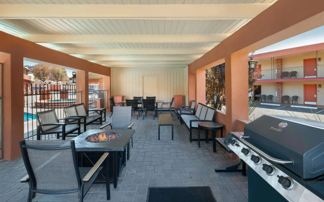 Best Western Red Hills