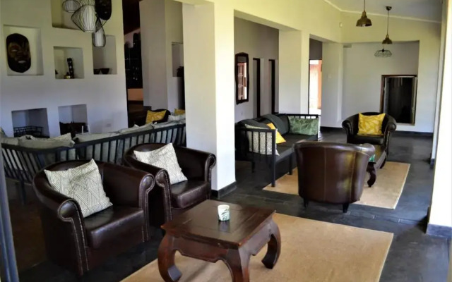 Mitengo House