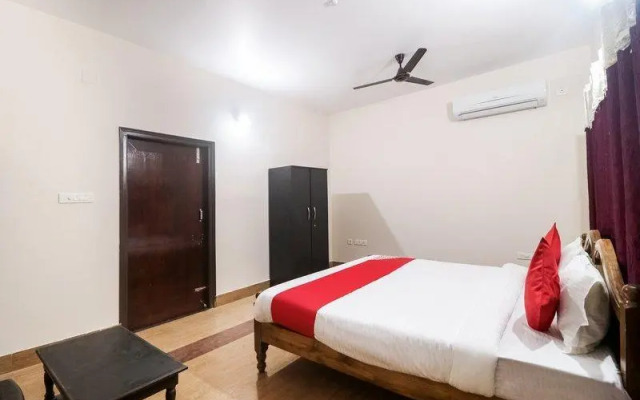 Purple Villa by OYO Rooms