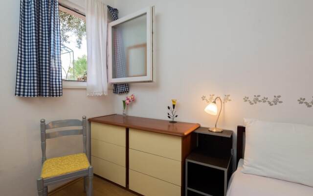 2 - Modern Apartment With Garden, 80m From Beach