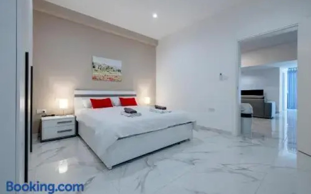 Top Location 2 Bedroom With Terrace