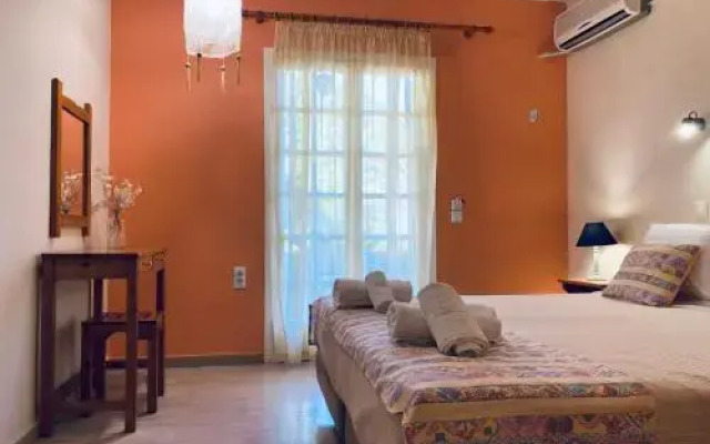Afrodite's Pool and Studios