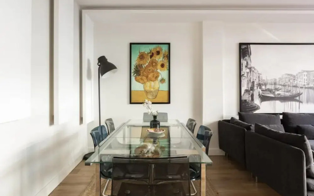 Sleek and Central Flat With Backyard in Besiktas