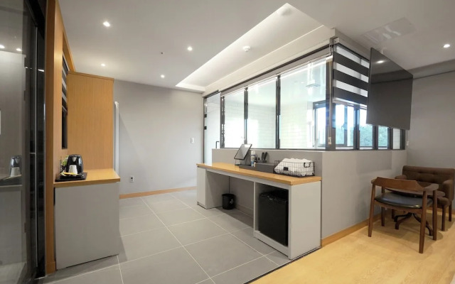 Hound Hotel Gijang