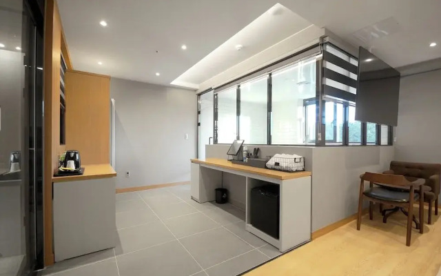 Hound Hotel Gijang