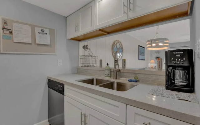 Fisherman Friend! - Coastal Condo - Views Await!