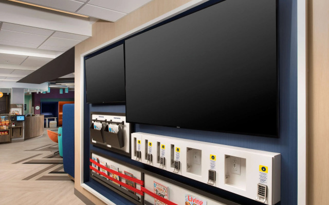 Tru by Hilton McDonough