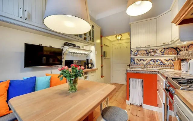 Monte Cassino Blanco by Grand Apartments