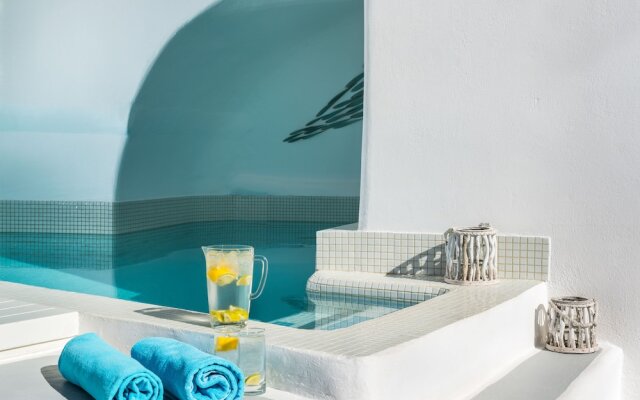 White Santorini Suites & Spa