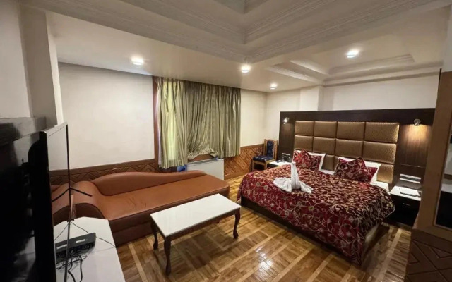 Opera Inn by OYO Rooms